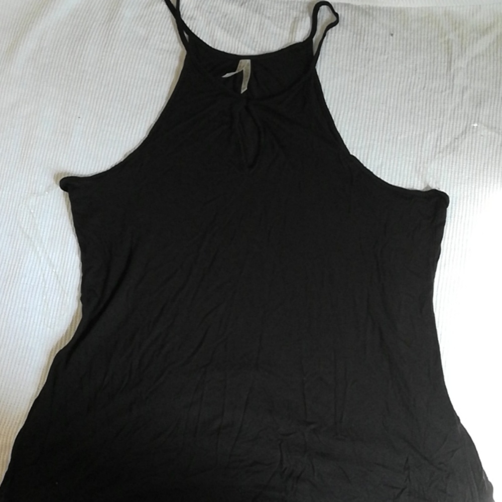 Front keyhole tank top